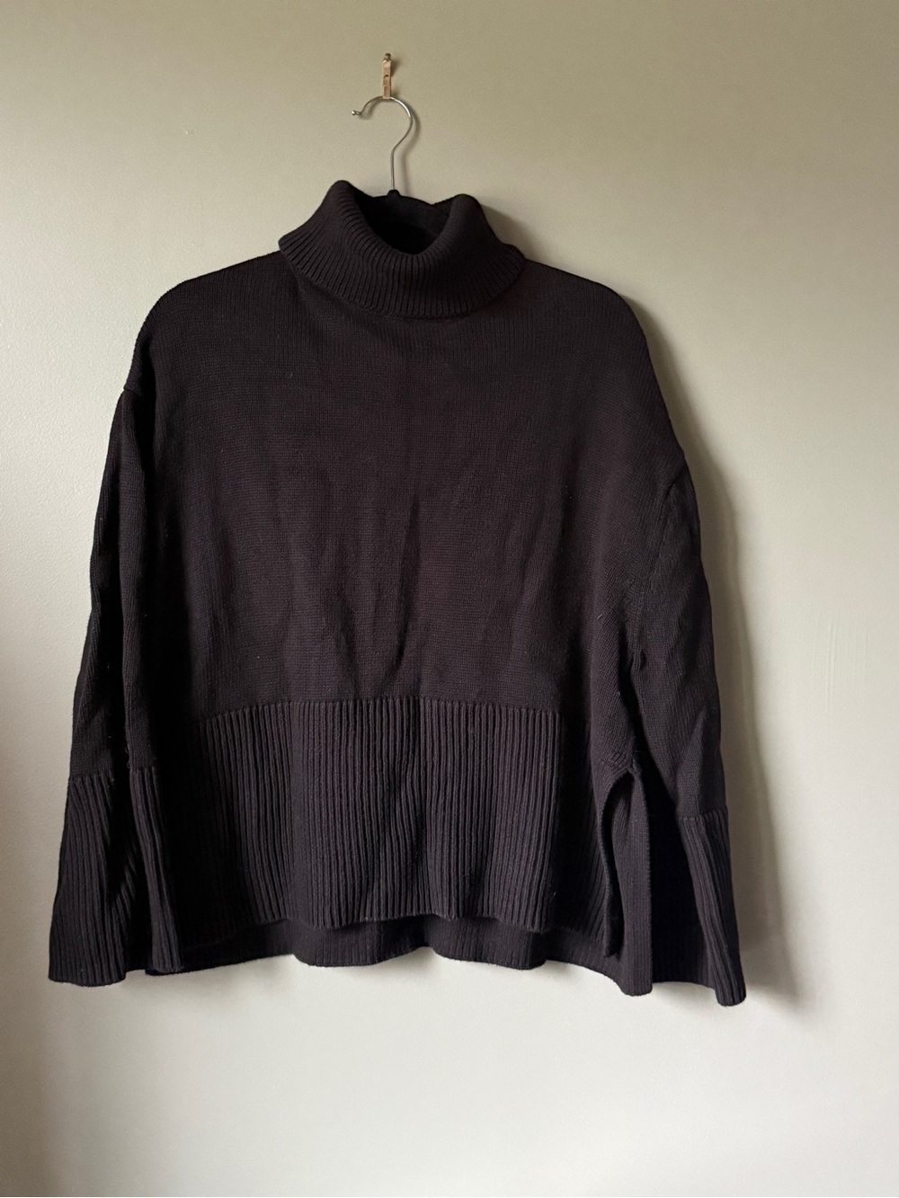 GAP - 100% Cotton - Split Hem Black Sweater - Size M